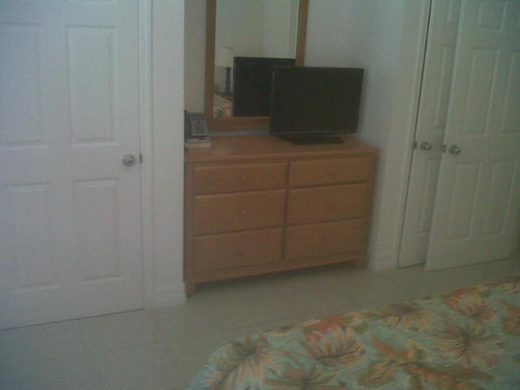 Castaways Cayman Beach Resort North Side Room photo